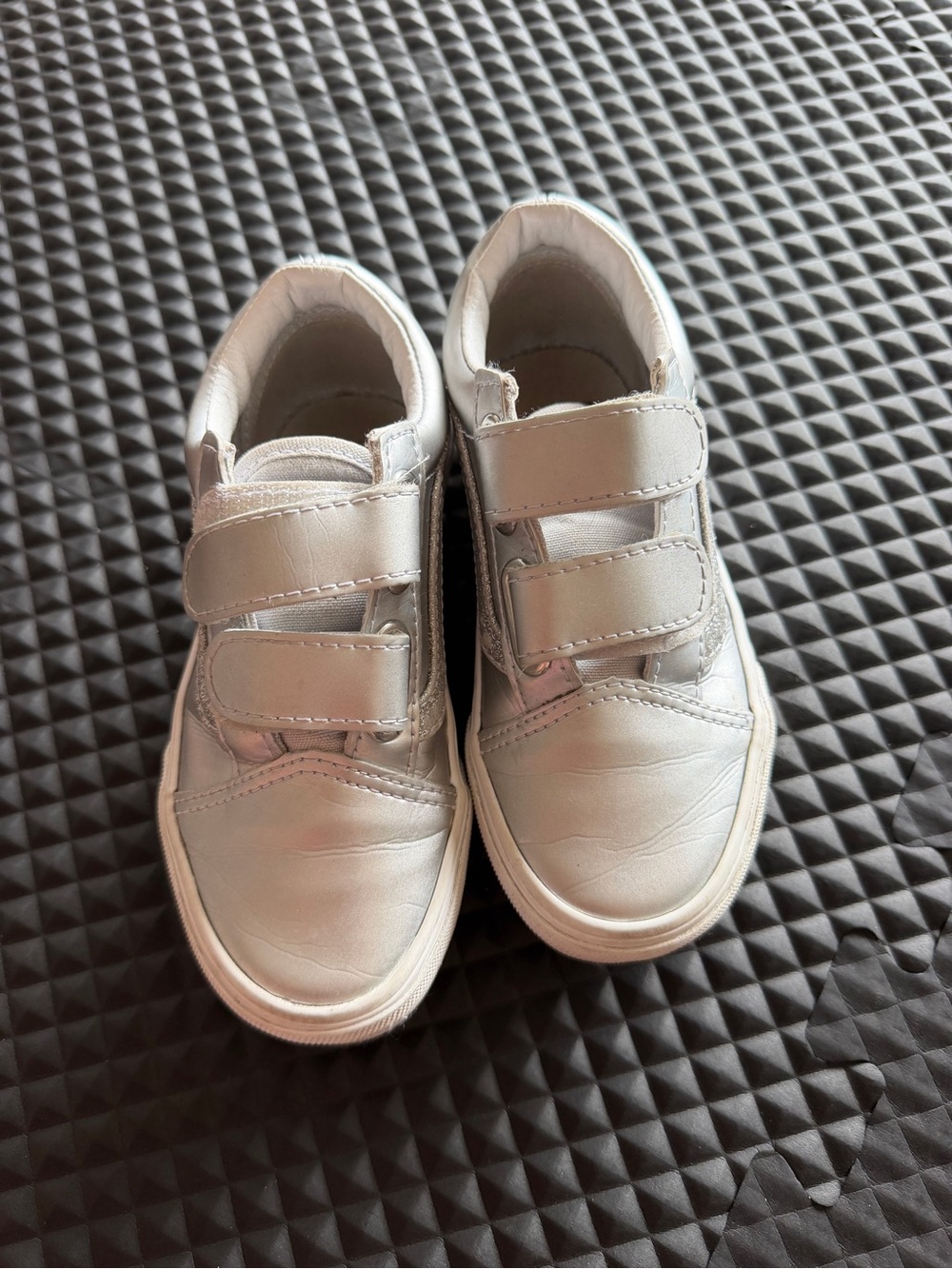 Vans- Kids Silver Velcro Casual Sneakers